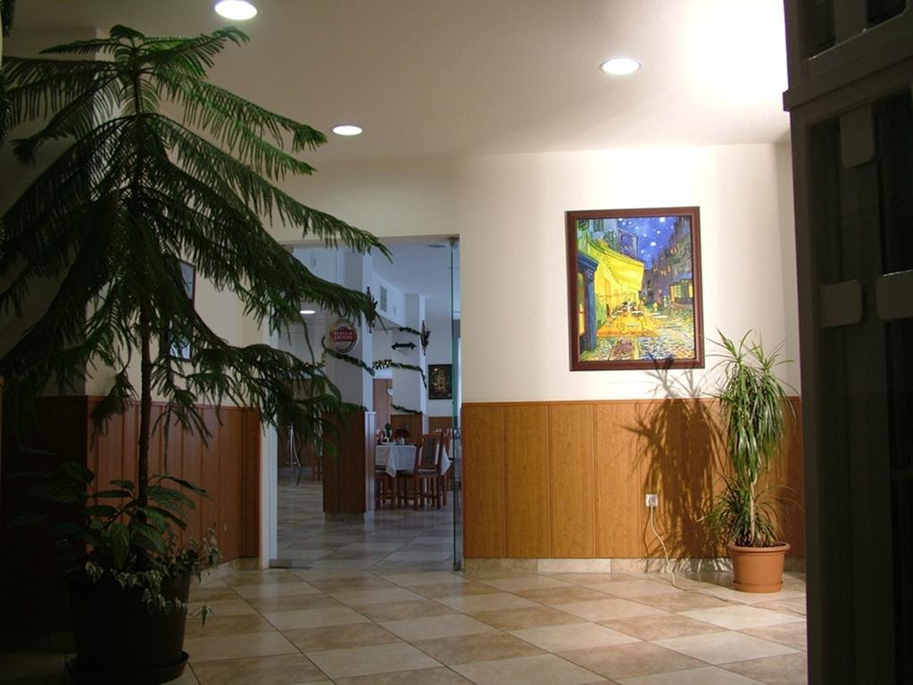 Pontis Ξενοδοχείο Biatorbágy Εξωτερικό φωτογραφία